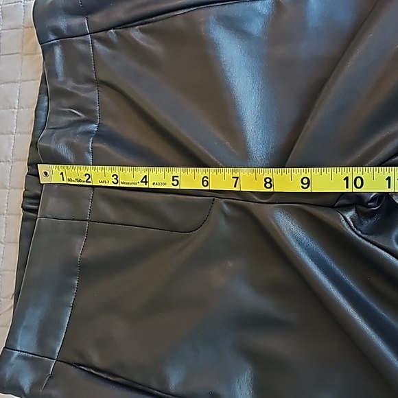 ILTM Vegan Leather Joggers - Picture 8 of 9